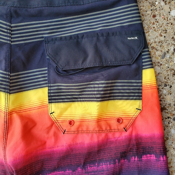 Hurley Black Ombre Sunset Stripe Board Shorts Mens 30 - Picture 5 of 7